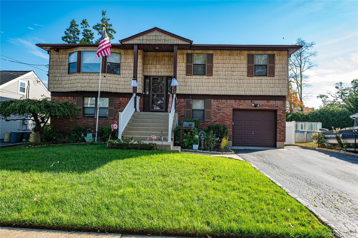 Attached, Exterior, Facade, Brick Facade, Raised Ranch