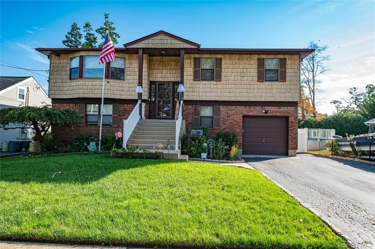 Attached, Exterior, Facade, Brick Facade, Raised Ranch