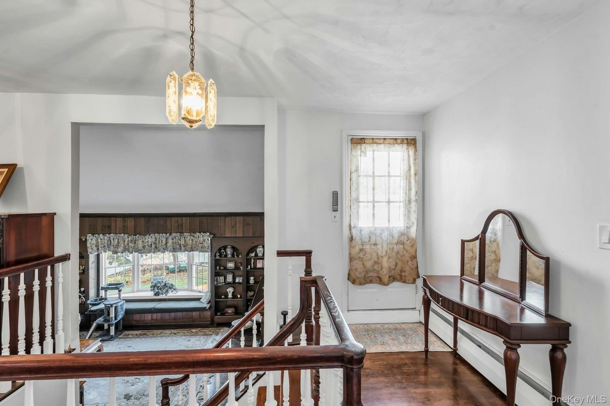 Interior, Pendant Lights, Wood Texture Flooring