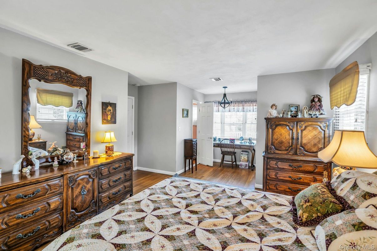 Interior, Pendant Lights, Wood Texture Flooring