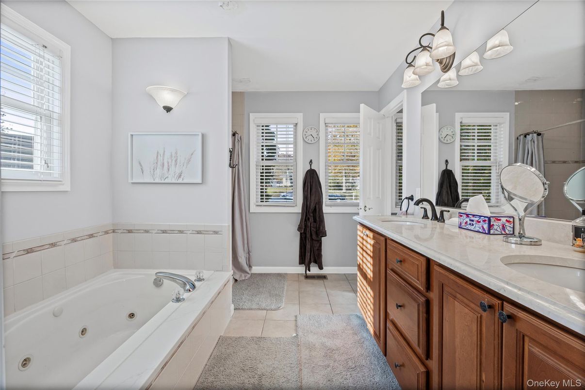 Bathroom, Dual Sink Vanities, Interior