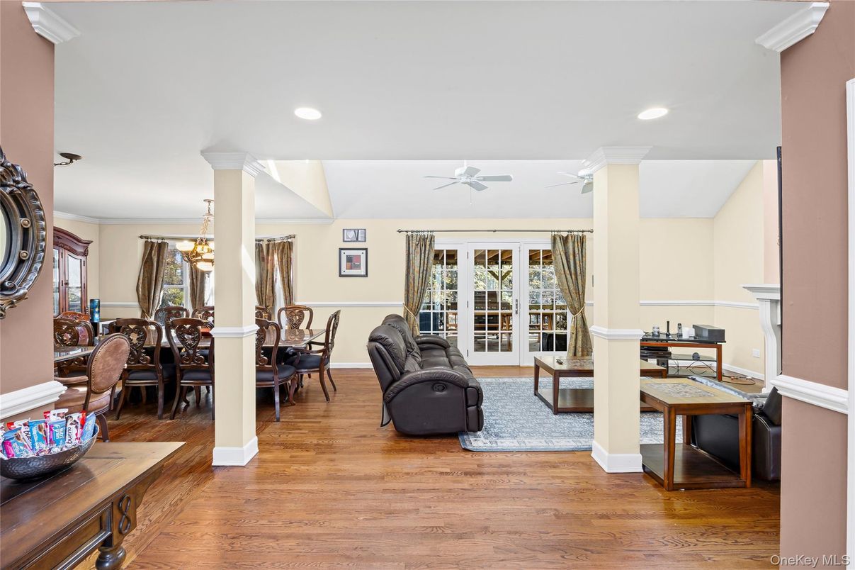 Chandelier, Dining room, Interior, Recessed Lighting, Wood Texture Flooring