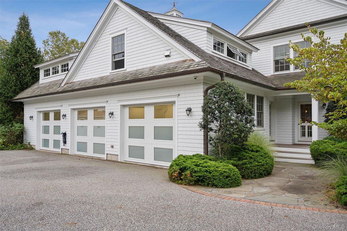 Attached, Exterior, Facade, Farmhouse