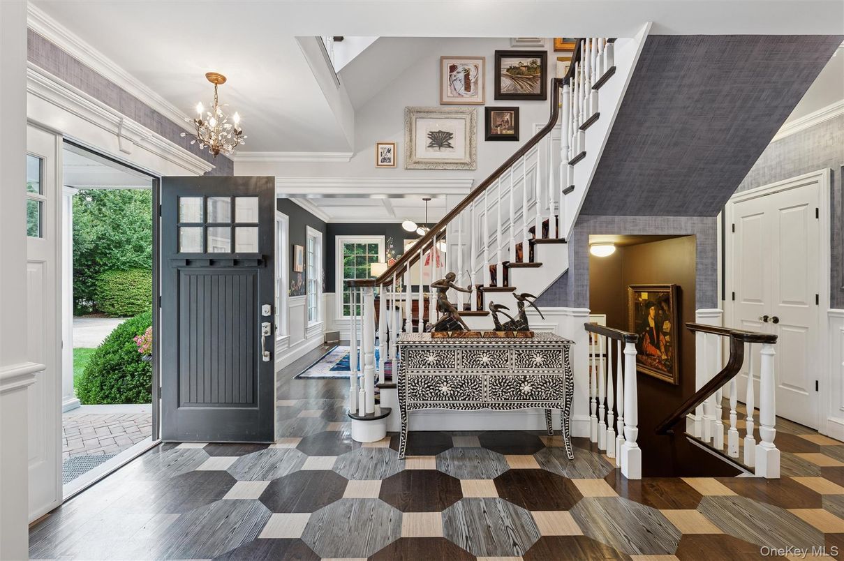 Chandelier, Interior, Wood Texture Flooring