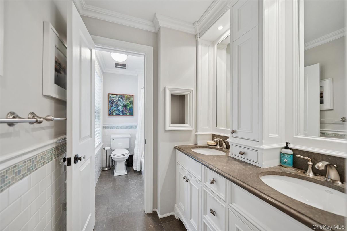 Bathroom, Dual Sink Vanities, Interior, Recessed Lighting