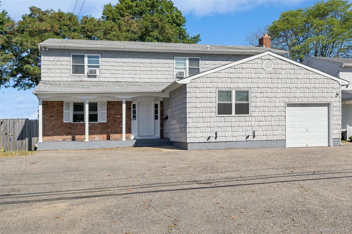 Attached, Exterior, Facade, Brick Facade, Split Level