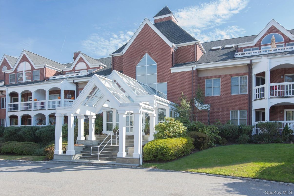 Exterior, Facade, Brick Facade, Queen Anne Victorian