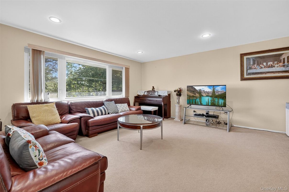 Interior, Living room, Piano, Recessed Lighting
