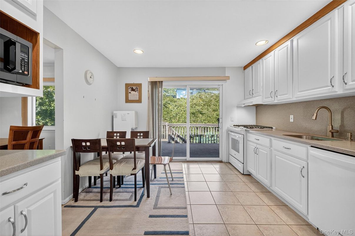 Dining room, Interior, Kitchen, Recessed Lighting