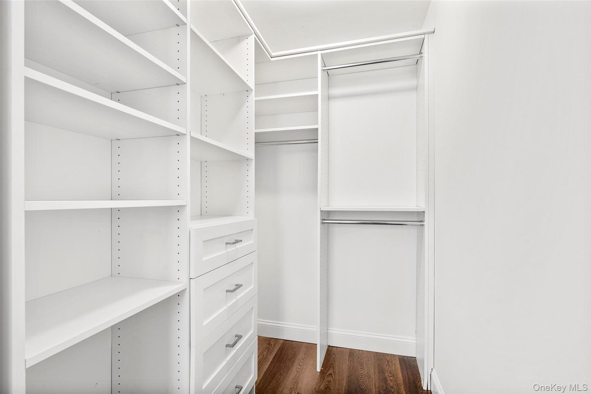 Interior, Walk-in Closets, Wood Texture Flooring