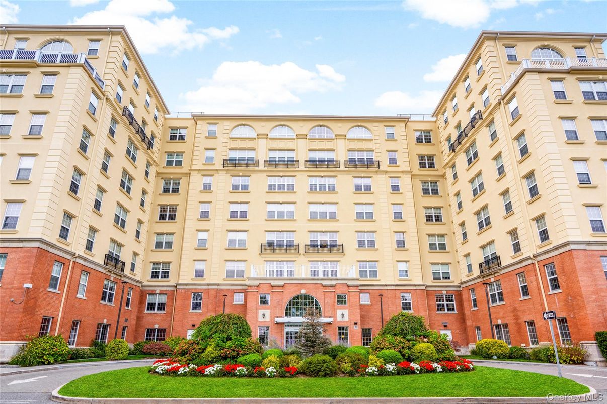 Exterior, Facade, Chicago School
