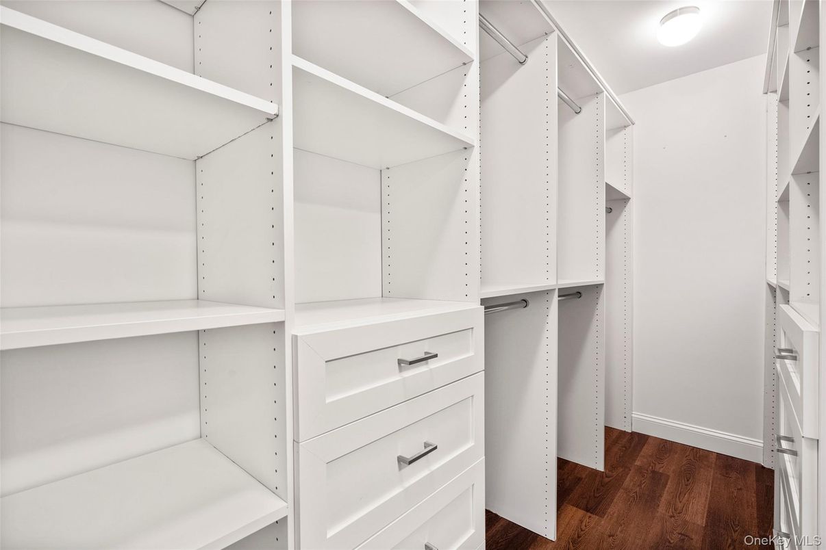 Interior, Walk-in Closets, Wood Texture Flooring