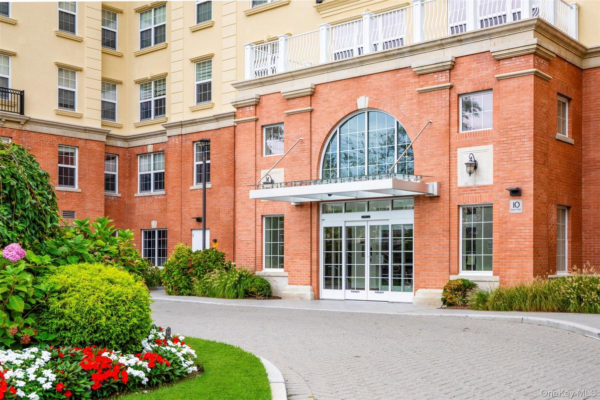 Exterior, Facade, Brick Facade, Rowhouse