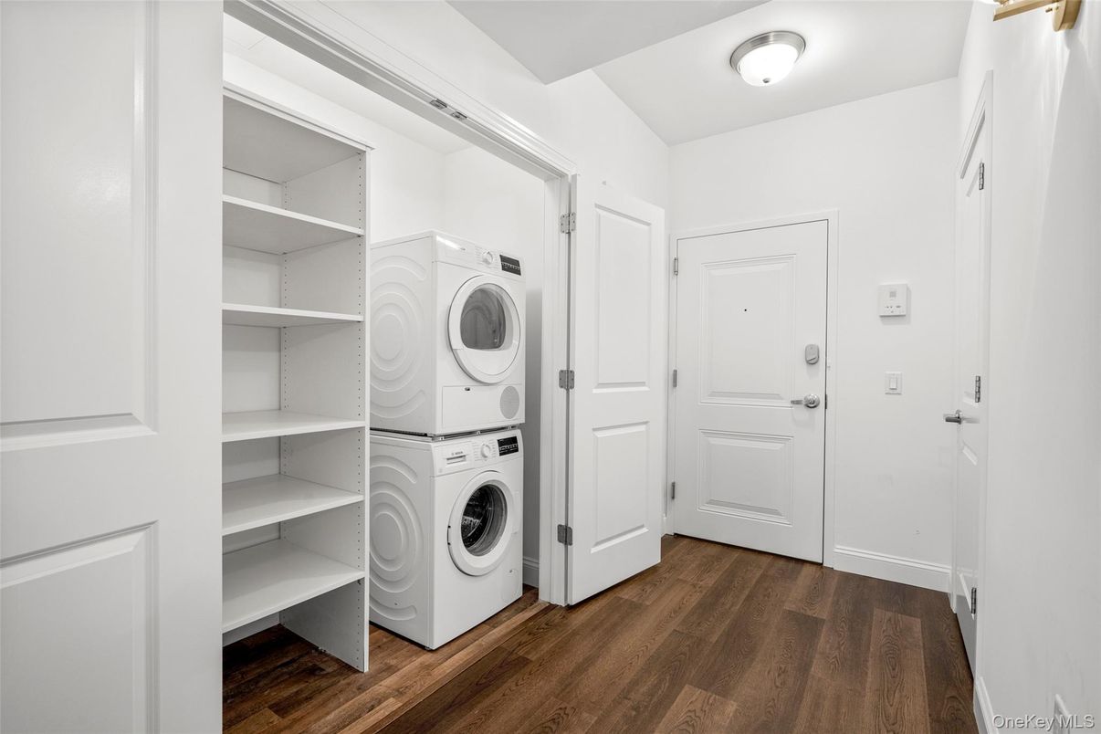 Interior, Utility Closets, Washer, Wood Texture Flooring