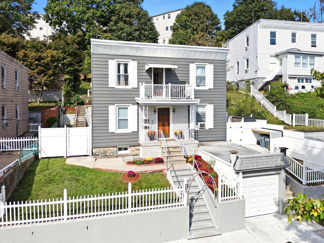 Exterior, Facade, Georgian