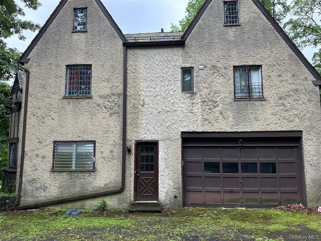 Attached, Exterior, Facade, Tudor Revival
