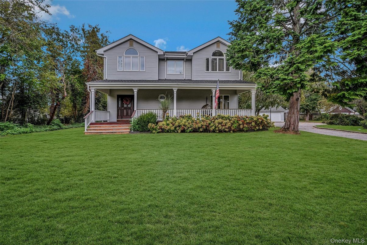 Exterior, Facade, Queen Anne Victorian