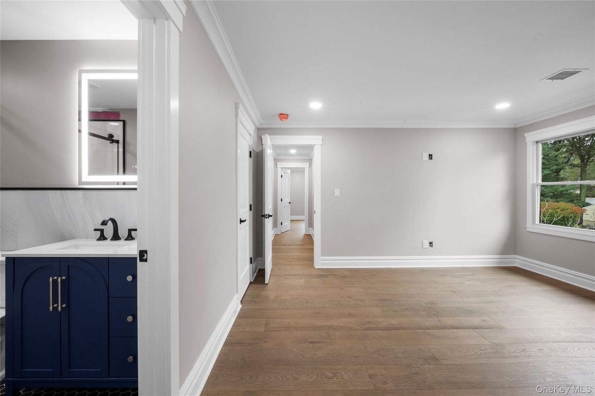 Interior, Recessed Lighting, Wood Texture Flooring