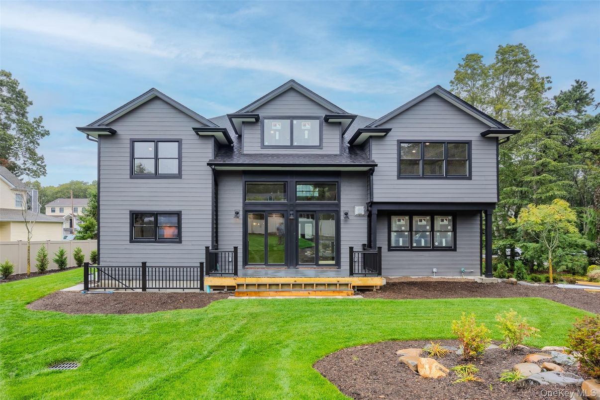 Exterior, Facade, Farmhouse