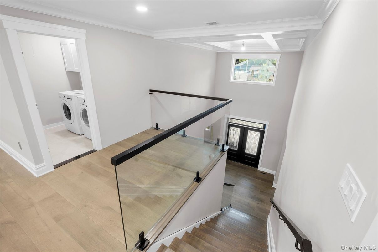 Interior, Recessed Lighting, Washer, Wood Texture Flooring