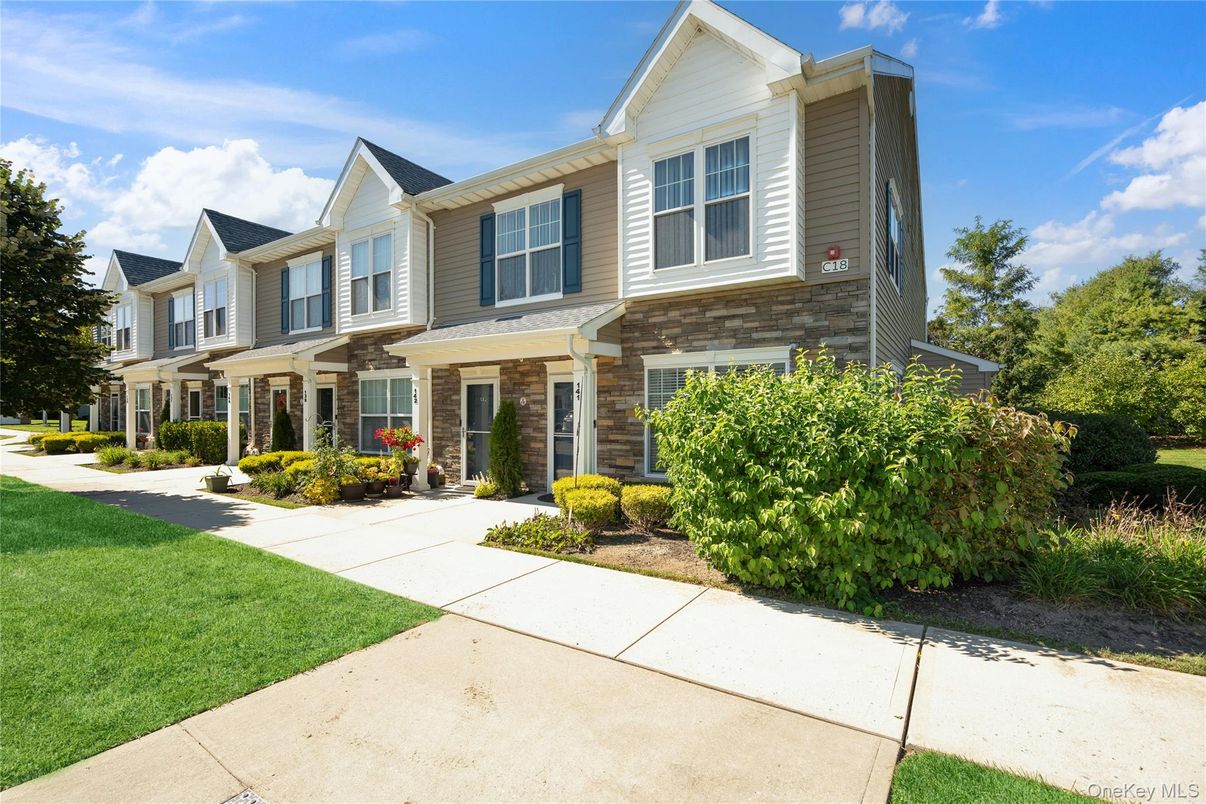 Exterior, Facade, Farmhouse