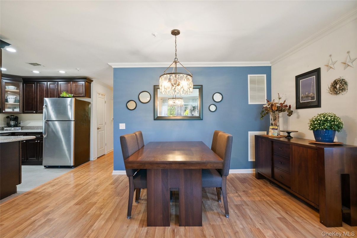 Dining room, Interior, Kitchen, Pendant Lights, Recessed Lighting, Wood Texture Flooring