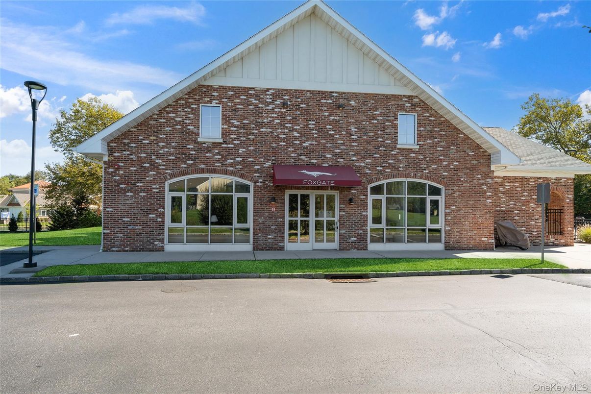 Exterior, Facade, Brick Facade, Brick Traditional