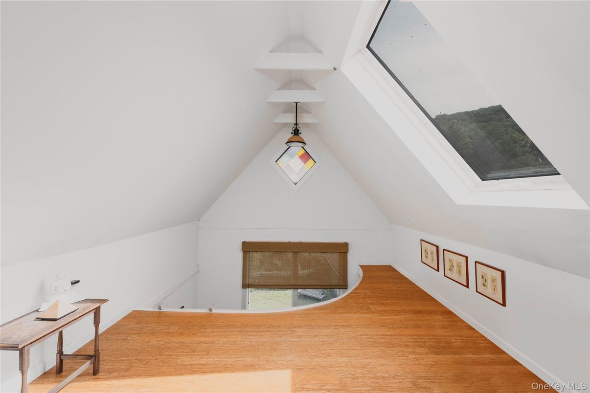 Interior, Pendant Lights, Wood Texture Flooring