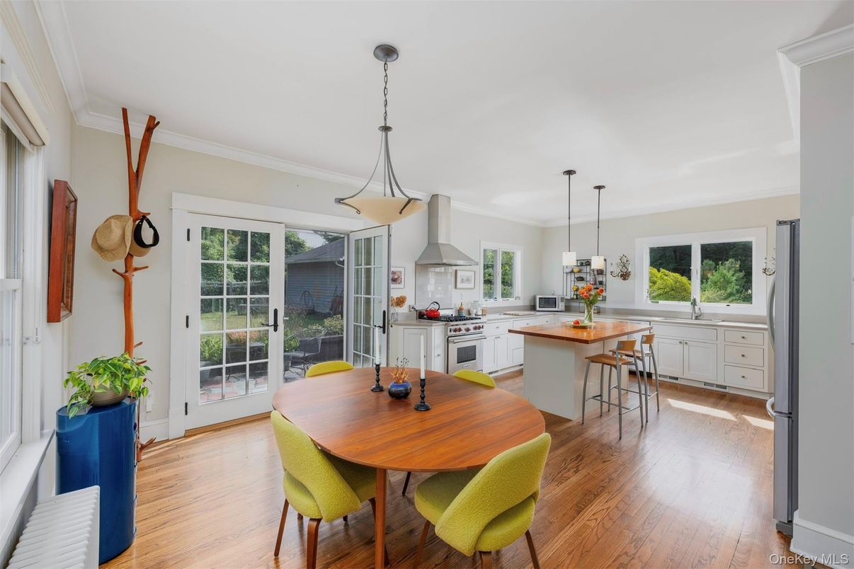 Dining room, Interior, Kitchen, Pendant Lights, Wood Texture Flooring