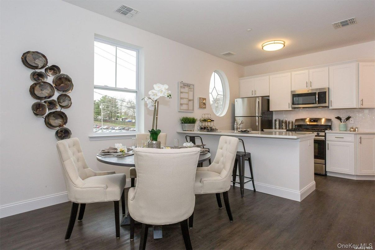 Dining room, Interior, Kitchen, Stainless Steel Appliances, Wood Texture Flooring