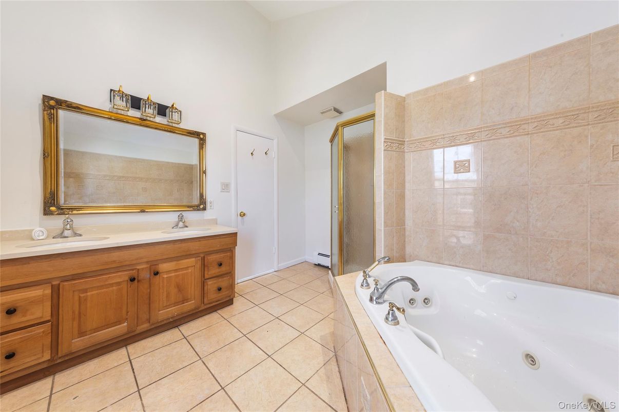 Bathroom, Dual Sink Vanities, Interior