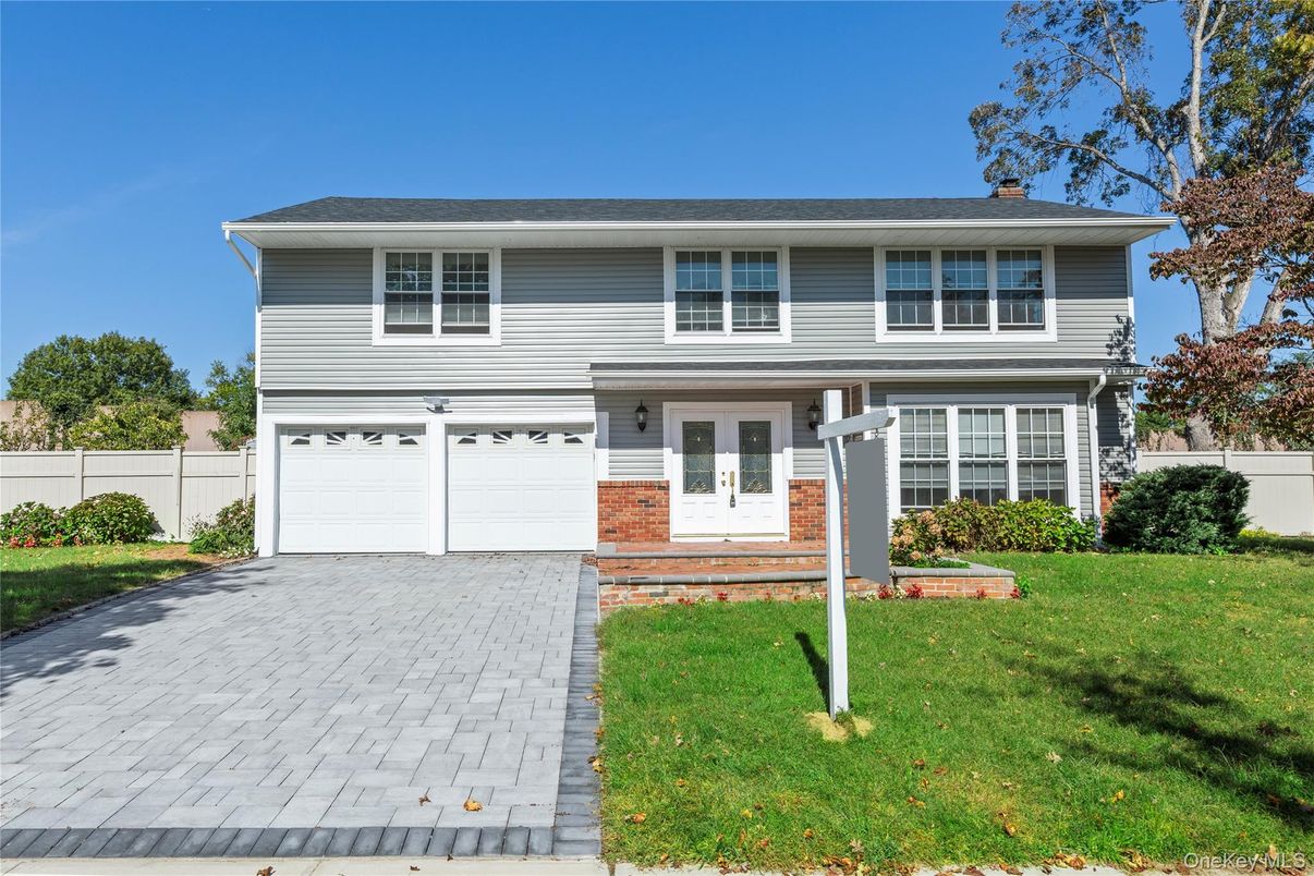 Attached, Exterior, Facade, Raised Ranch