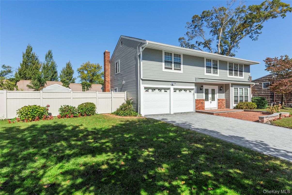 Attached, Exterior, Facade, Raised Ranch