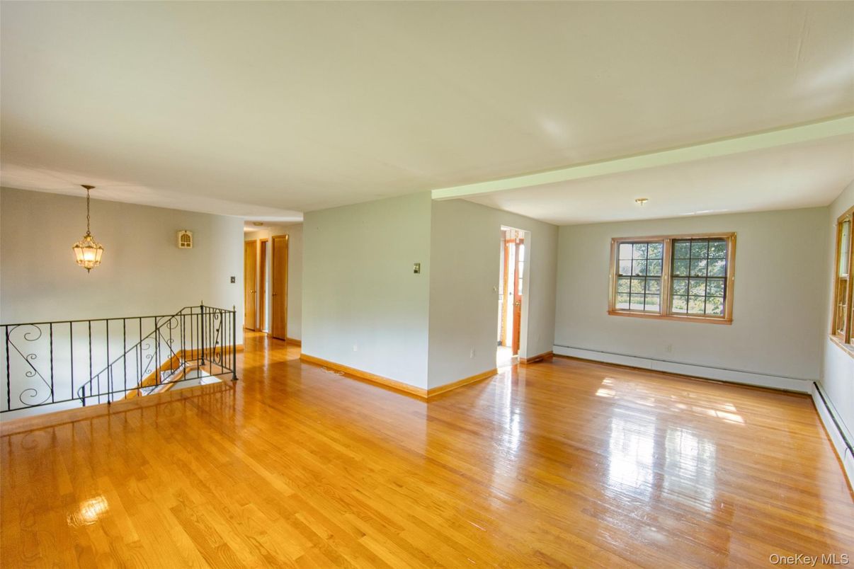 Empty room, Interior, Pendant Lights, Wood Texture Flooring