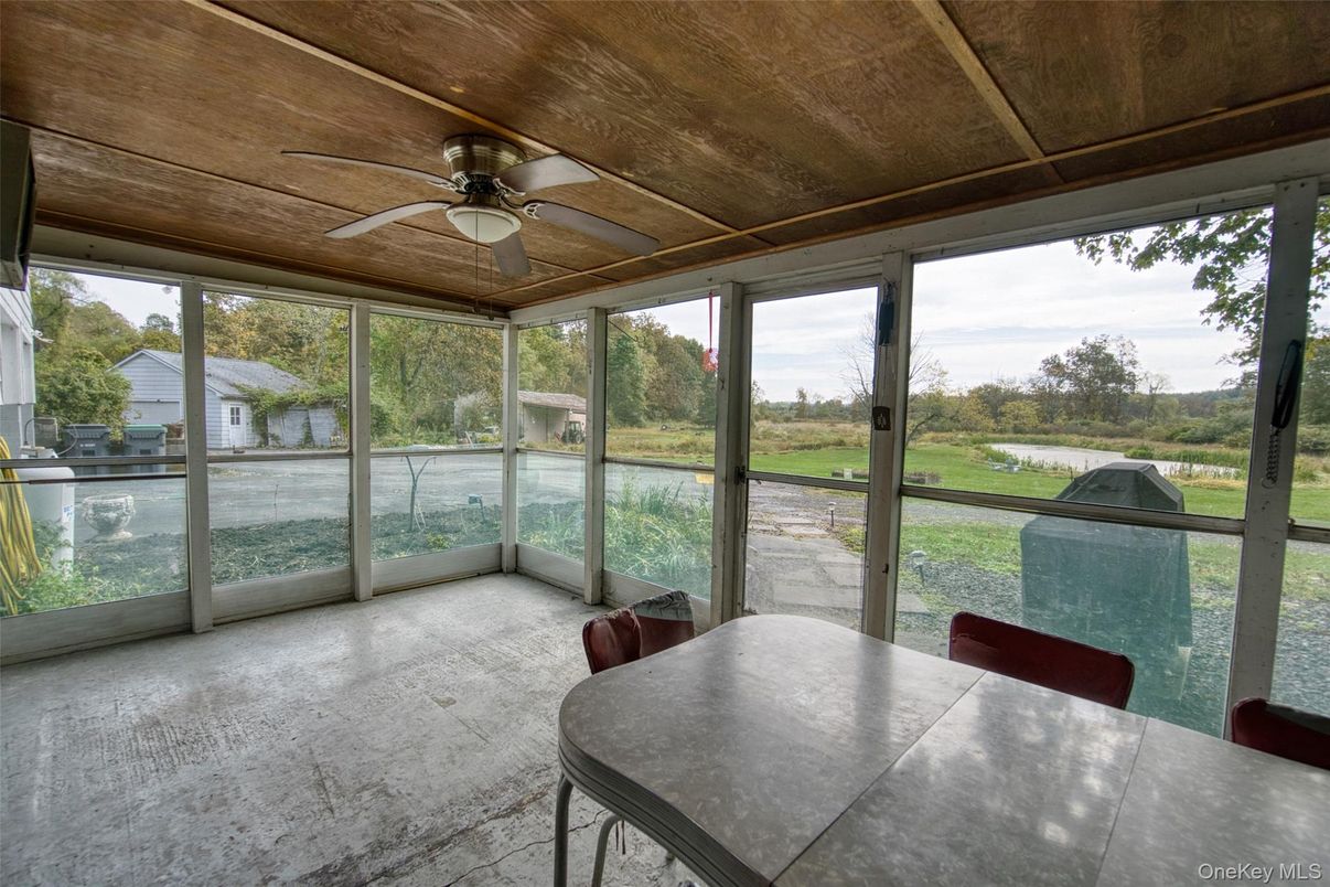 Interior, Sun Room, Water