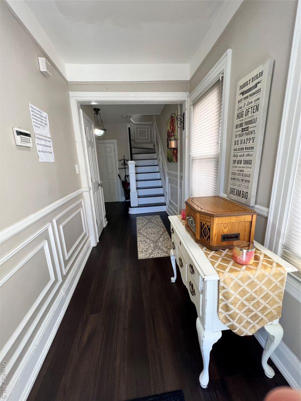 Interior, Pendant Lights, Wood Texture Flooring