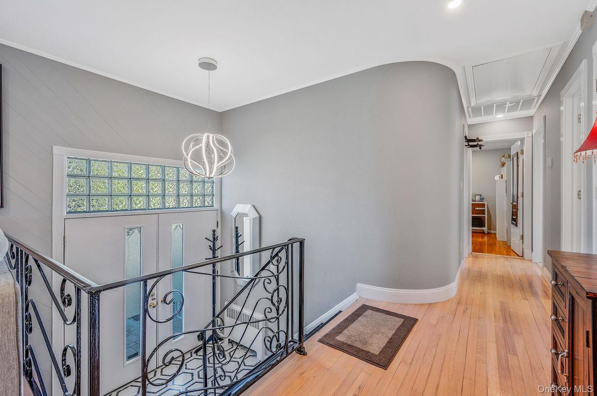 Interior, Pendant Lights, Recessed Lighting, Wood Texture Flooring