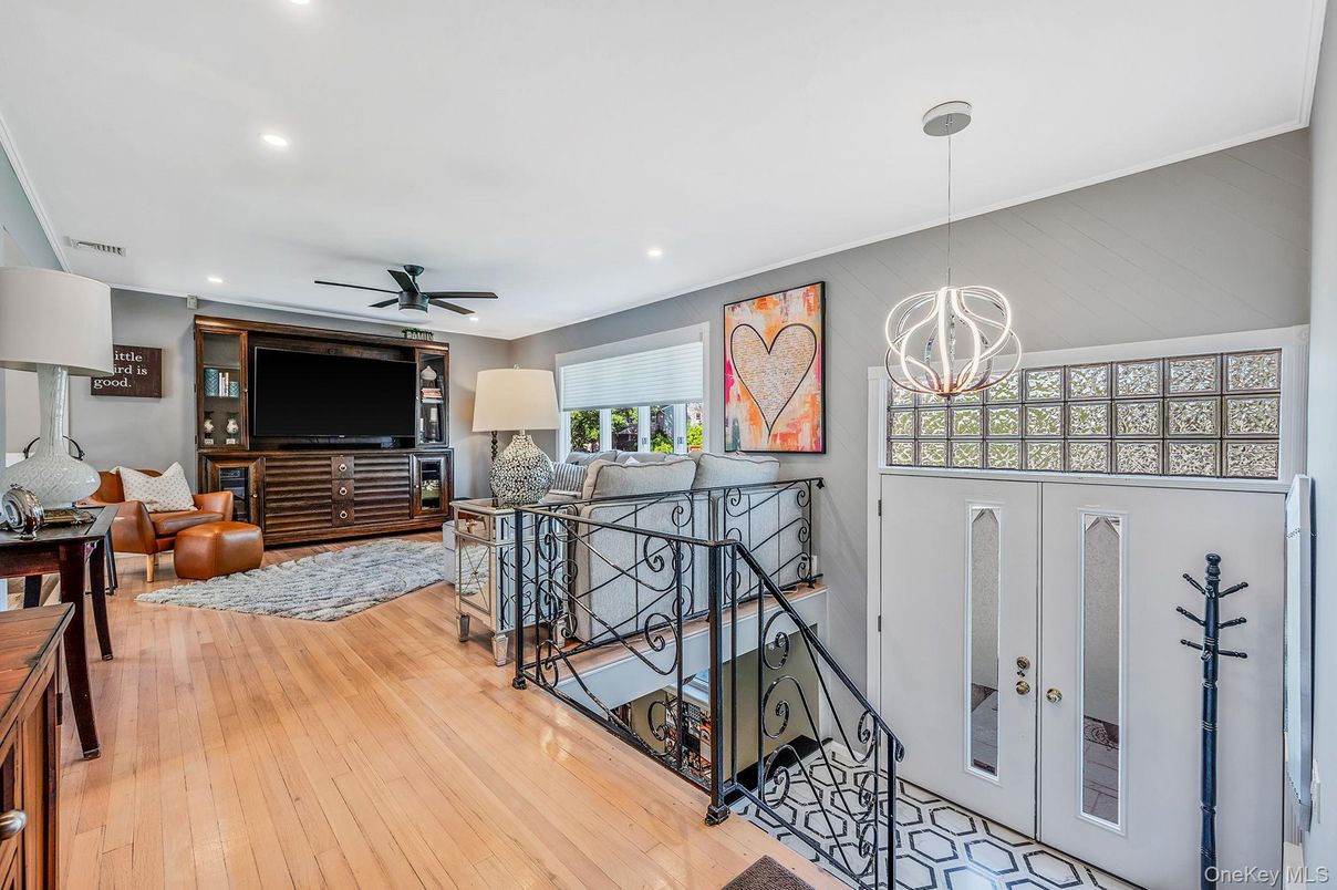 Interior, Living room, Pendant Lights, Recessed Lighting, Wood Texture Flooring