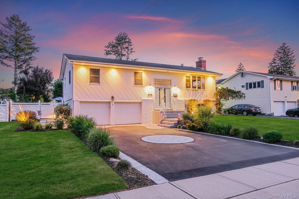 Attached, Exterior, Facade, Raised Ranch