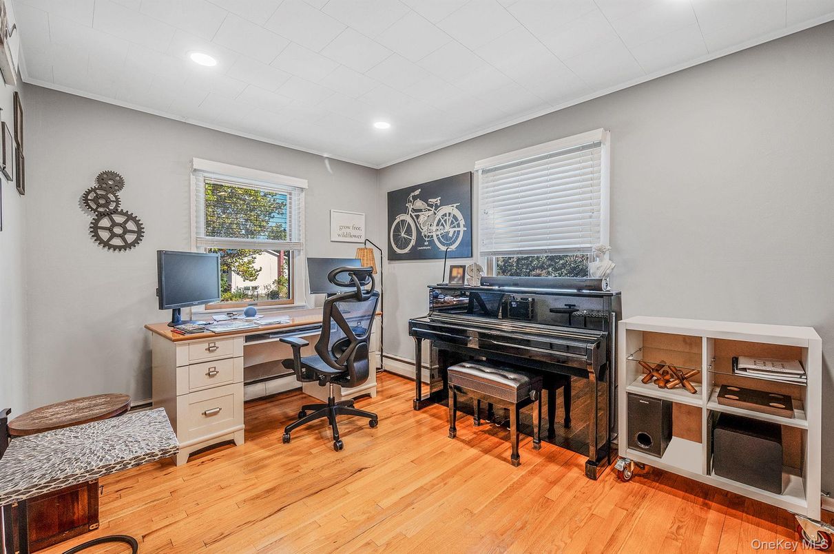 Home Office, Interior, Piano, Recessed Lighting, Wood Texture Flooring