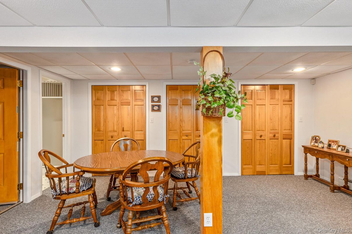 Dining room, Interior, Recessed Lighting