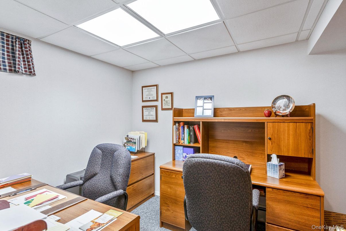 Home Office, Interior