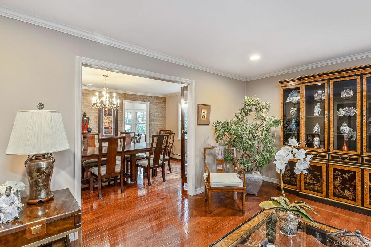 Chandelier, Dining room, Interior, Recessed Lighting, Wood Texture Flooring