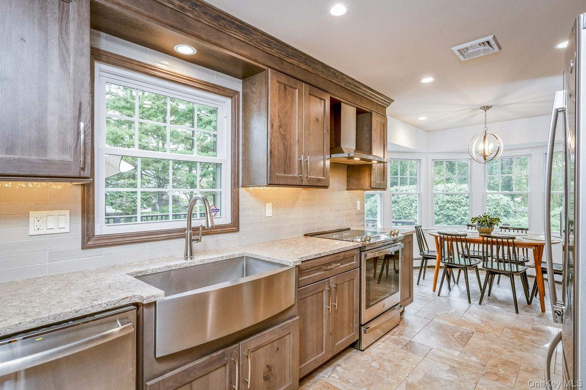 Dining room, Interior, Kitchen, Pendant Lights, Recessed Lighting, Stainless Steel Appliances