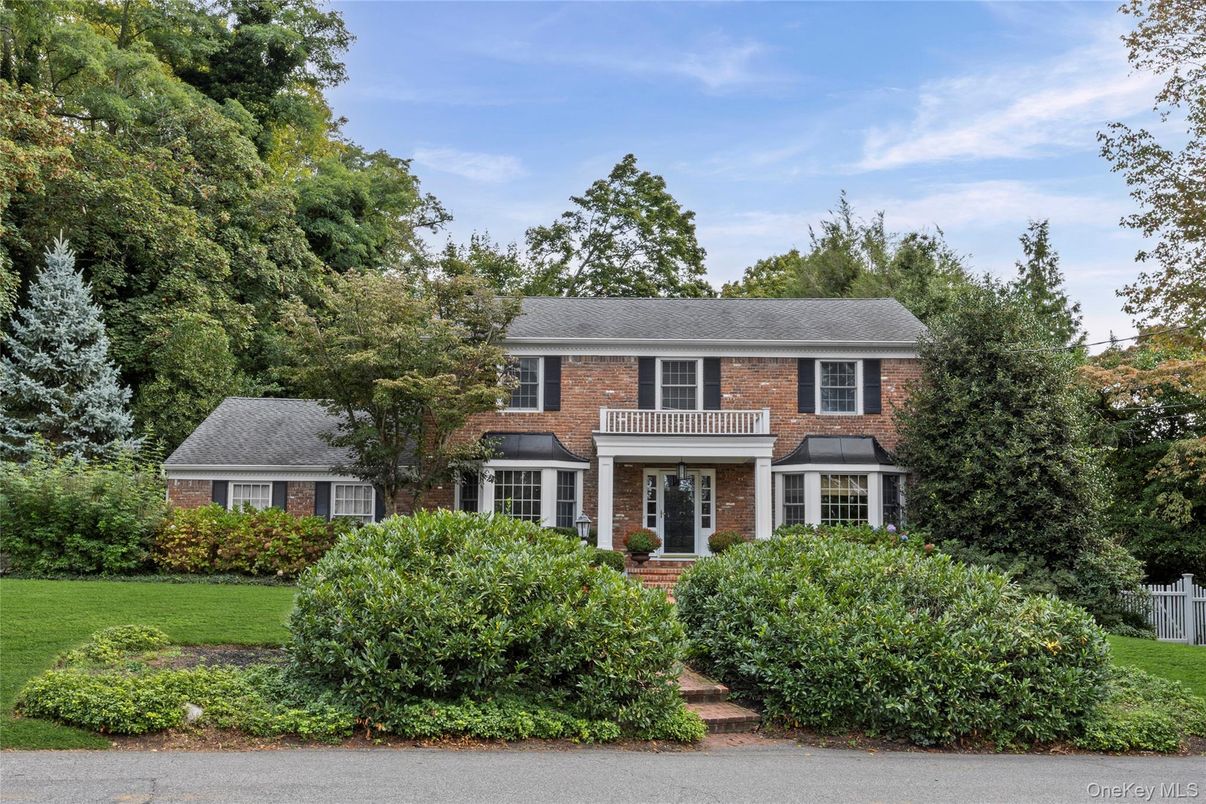 Exterior, Facade, Brick Facade, Georgian