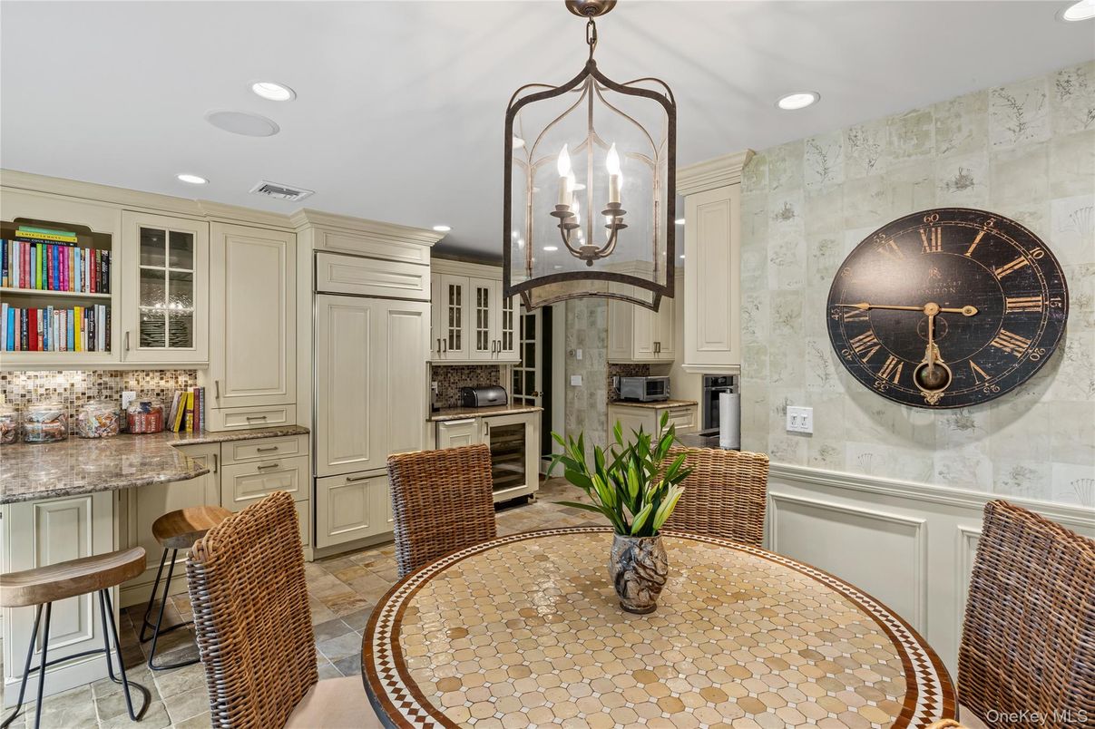 Dining room, Interior, Pendant Lights, Recessed Lighting