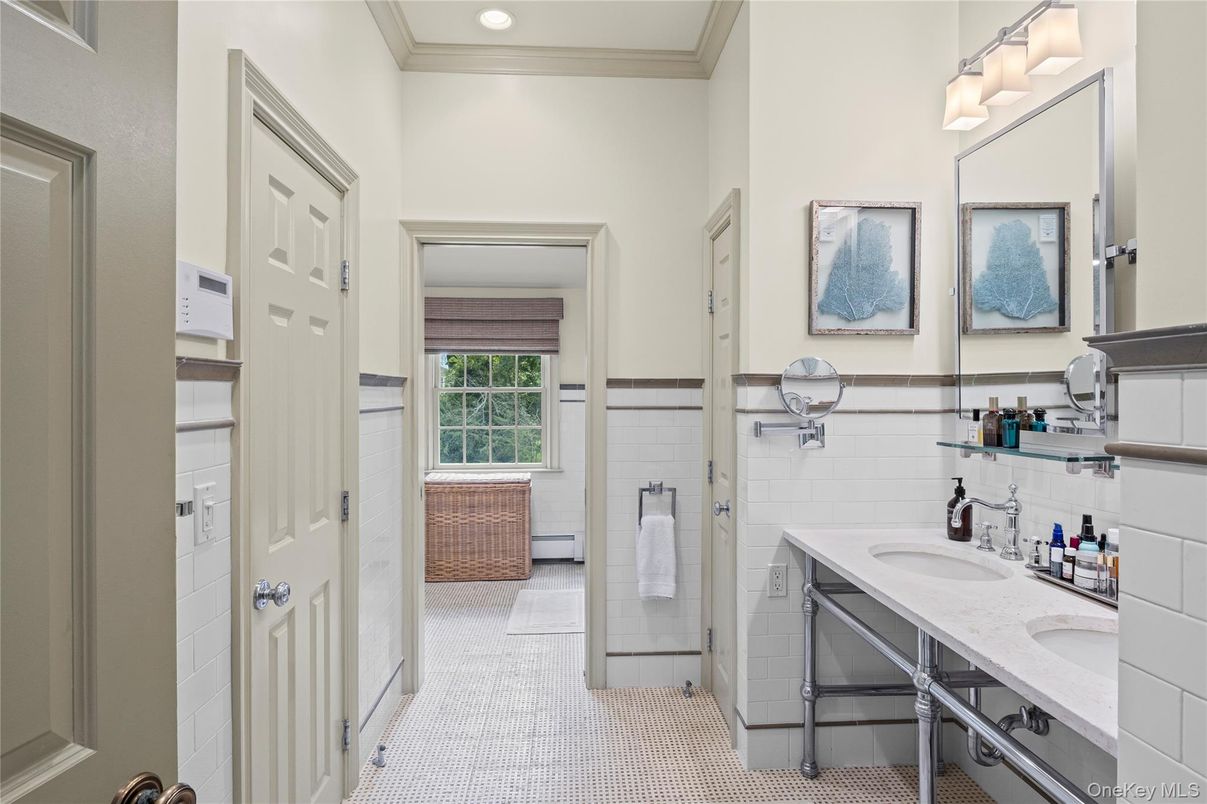 Bathroom, Dual Sink Vanities, Interior, Recessed Lighting