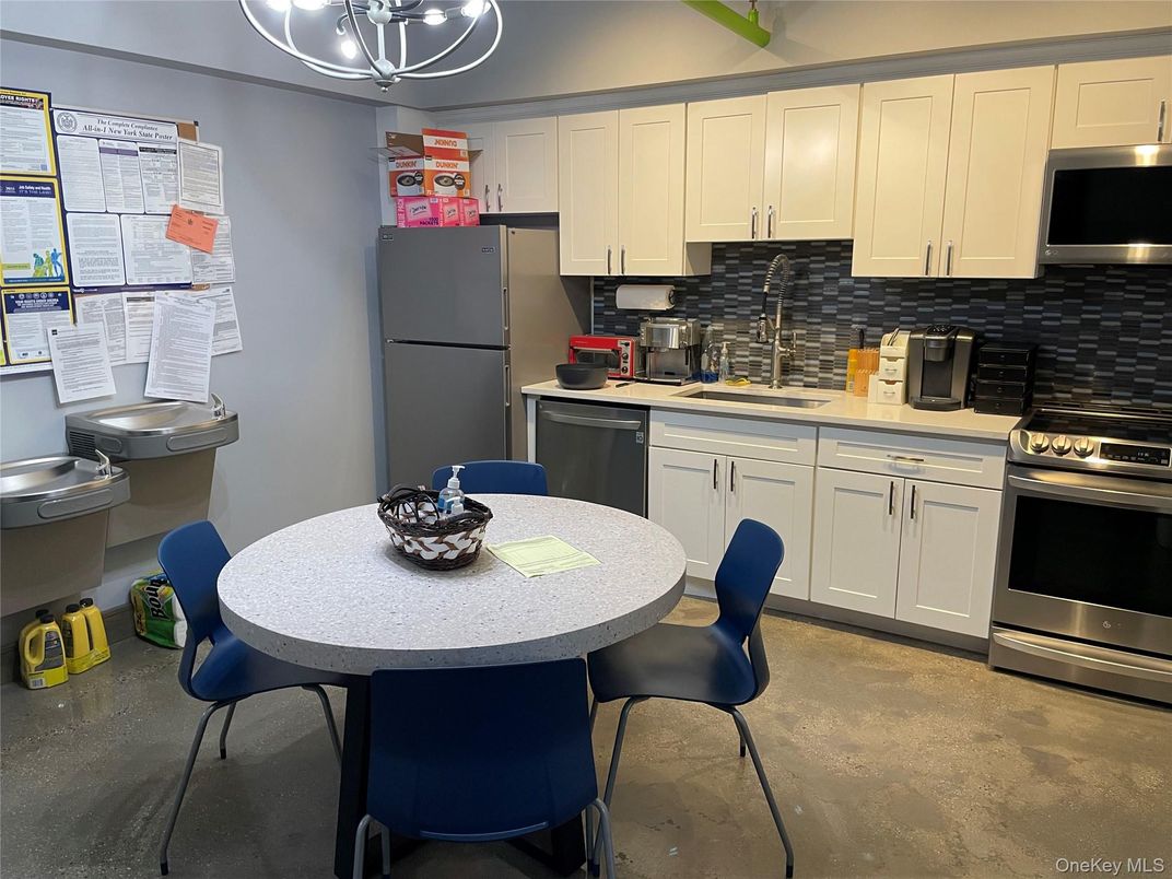 Dining room, Interior, Kitchen, Stainless Steel Appliances