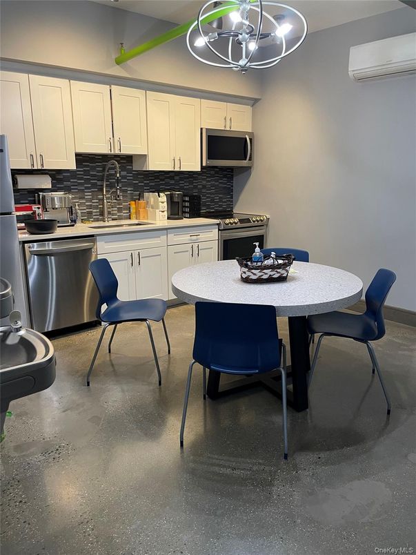 Dining room, Interior, Kitchen, Stainless Steel Appliances