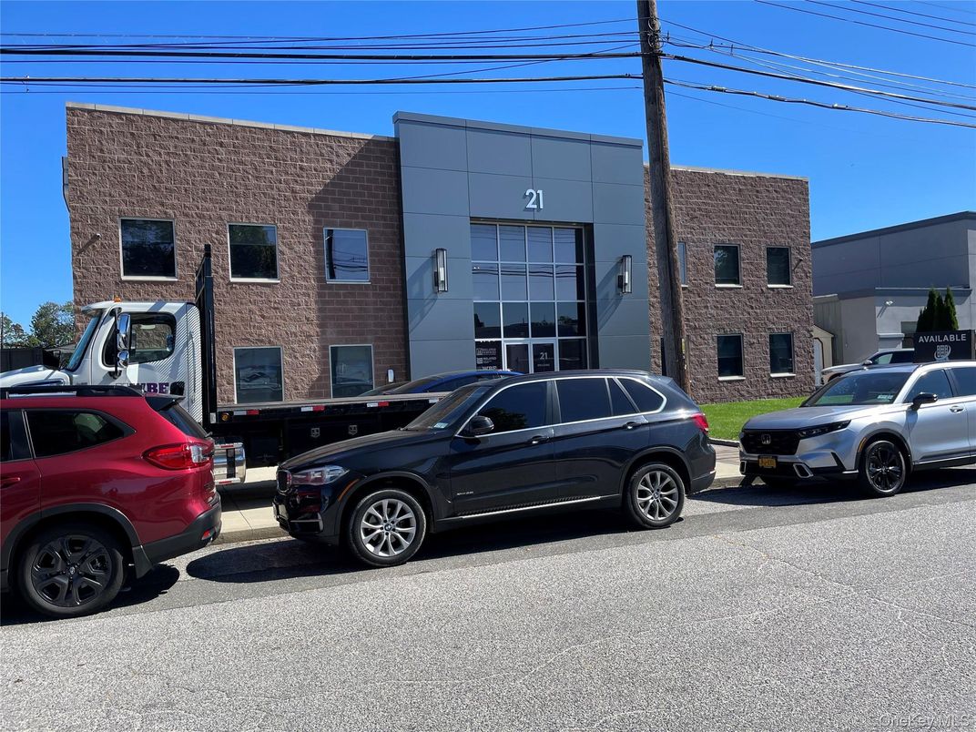 Exterior, Facade, Brick Facade, Rowhouse